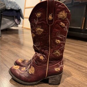 Rare Old Gringo Burgundy and ivory Embroidered Heeled Boots